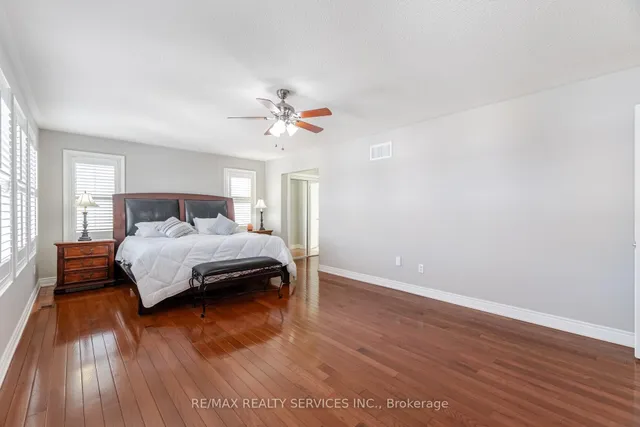 Additional image 20 of 18 Armani Lane