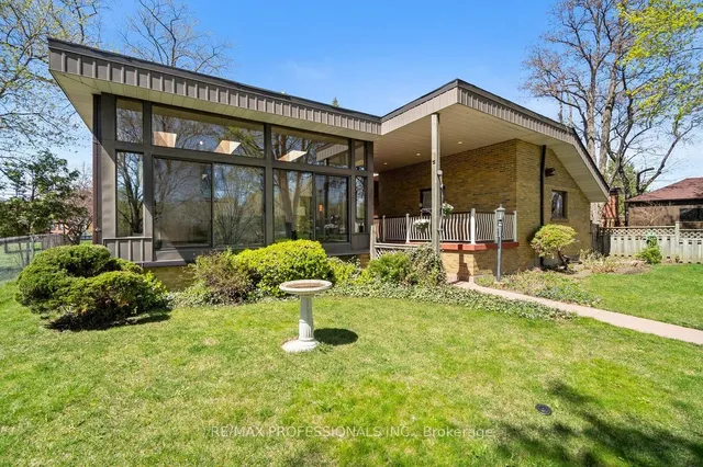 Additional image 39 of 33 Heathrow Dr