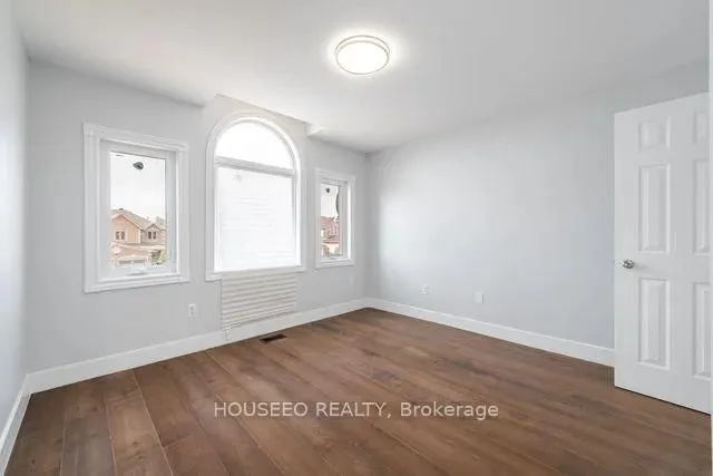 Additional image 18 of 23 Fenflower Crt