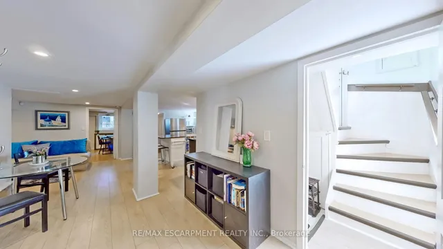 Additional image 20 of 527 Victoria Park Ave