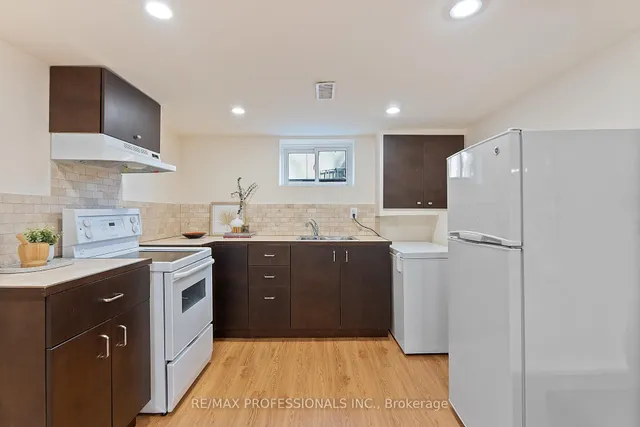 Additional image 34 of 10 Woodbury Pl