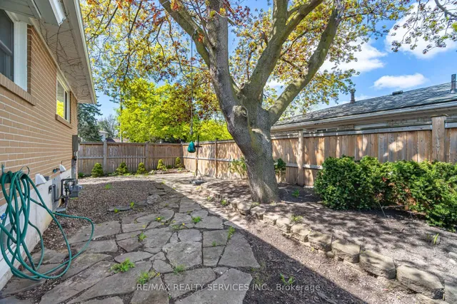 Additional image 48 of 2 Ferndale Cres