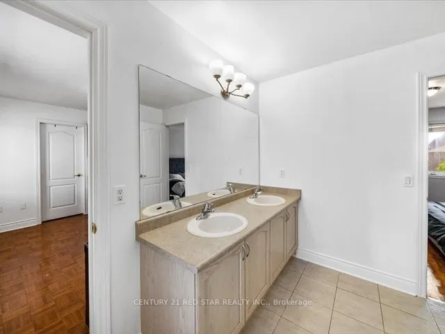 Additional image 35 of 31 Eiffel Blvd