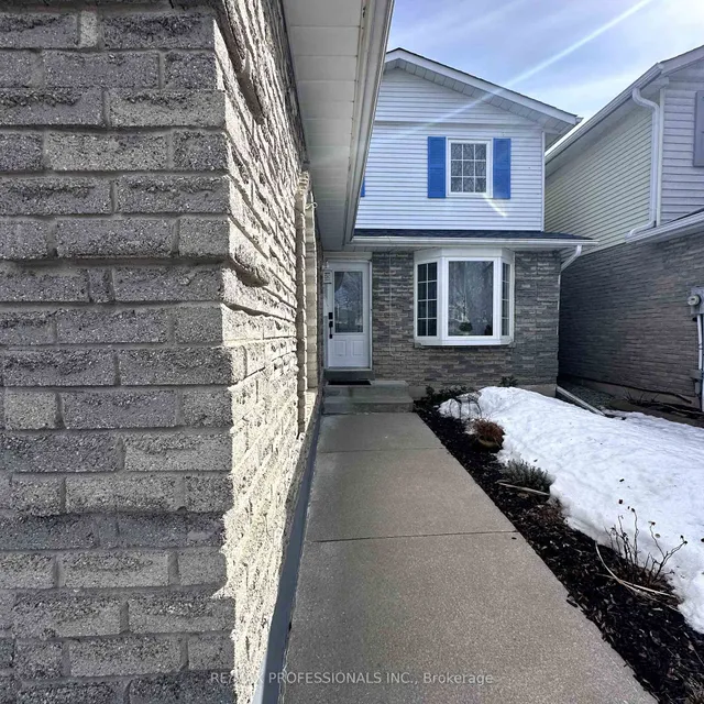 Additional image 31 of 2416 Malcolm Cres