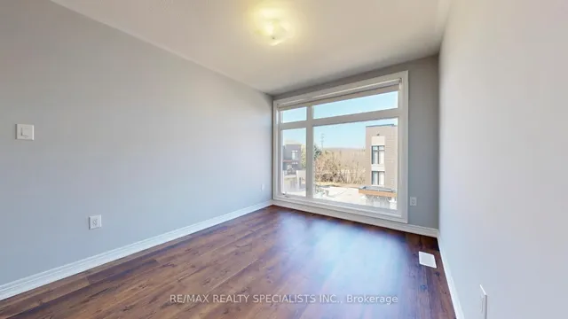 Additional image 28 of 6 QUEENPOST Dr