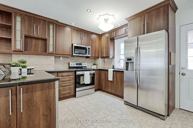 Additional image 14 of 192 Coxwell Ave