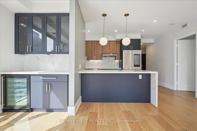 Additional image 4 of 70 Roehampton Ave Unit 314