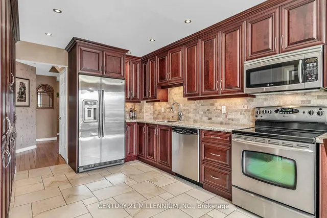 Additional image 16 of 82 Candy Cres