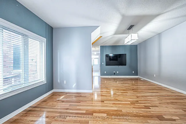 Additional image 9 of 32 Crystalview Cres