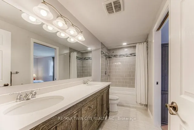 Additional image 22 of 111 Martinglen Cres