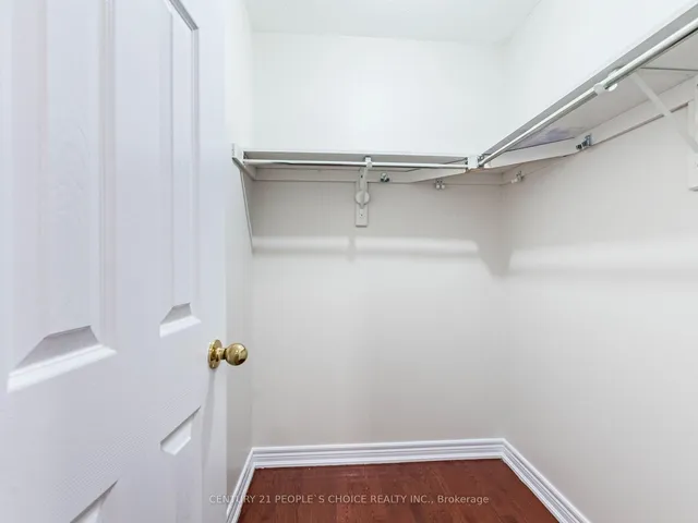 Additional image 30 of 74 Crystalview Cres