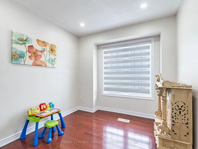 Additional image 35 of 74 Crystalview Cres