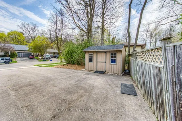 Additional image 34 of 111 Martinglen Cres