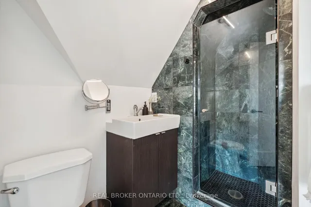 Additional image 7 of 300 Avenue Rd Unit 4