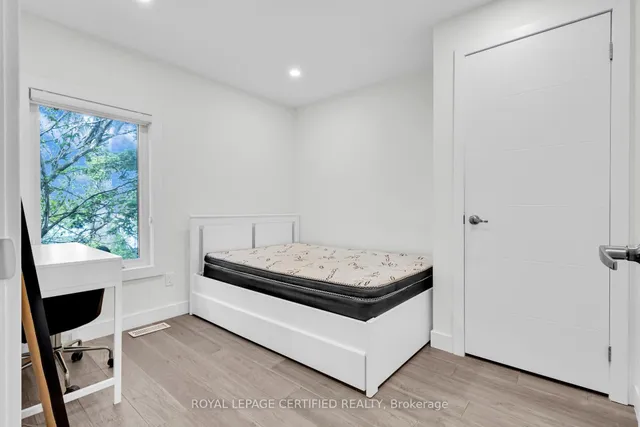 Additional image 19 of 34 Ward Ave