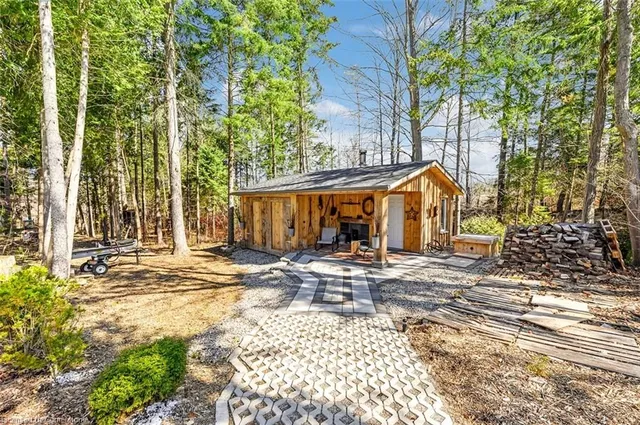 Additional image 39 of 8495 Appleby Line