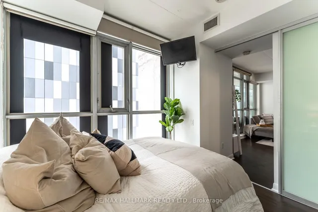 Additional image 27 of 375 King St Unit 1406