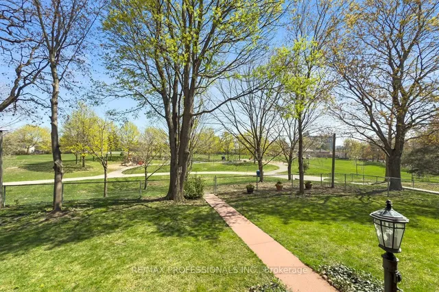 Additional image 40 of 33 Heathrow Dr