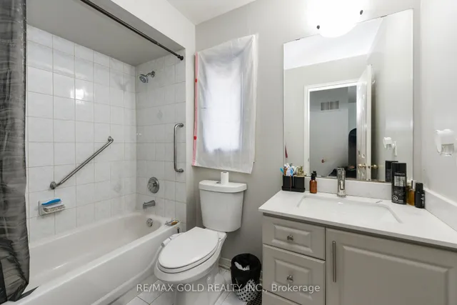 Additional image 25 of 17 Penguin Lane