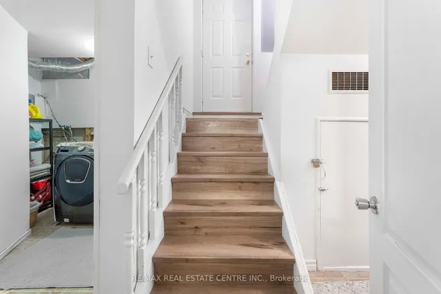 Additional image 14 of 44 Abelard Ave