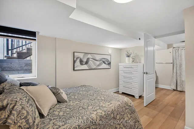 Additional image 28 of 87 Fallingbrook Rd