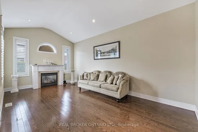 Additional image 21 of 28 Hampton Springs Dr