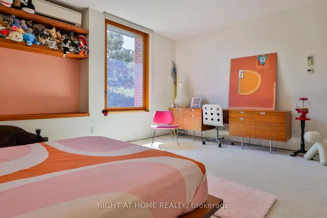 Additional image 26 of 694 Richmond St