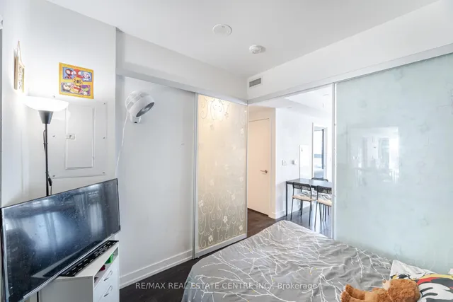 Additional image 16 of 19 Western Battery Rd Unit 1012