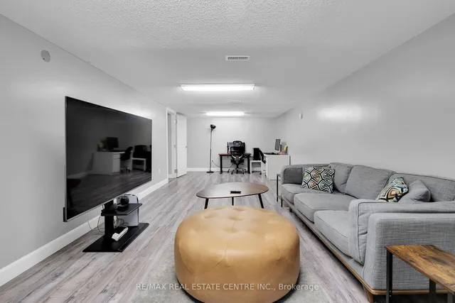 Additional image 40 of 29 Chipman Ave