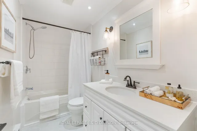 Additional image 25 of 325 Davisville Ave