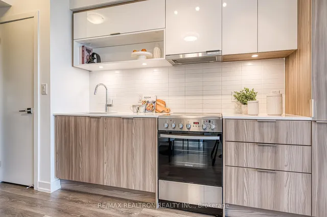 Additional image 13 of 159 Wellesley St Unit 2210