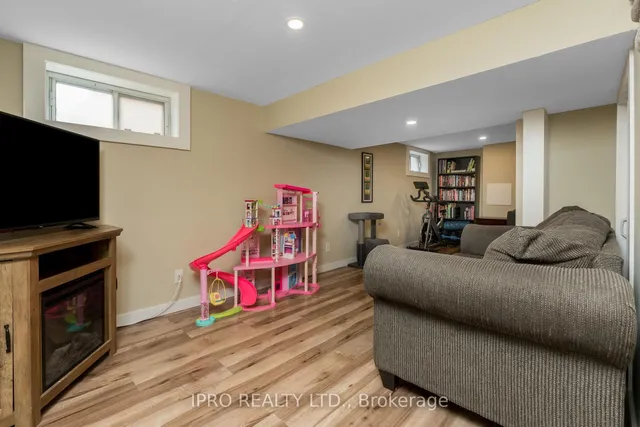 Additional image 17 of 74 Armstrong Ave