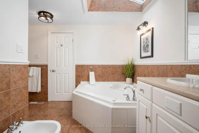 Additional image 28 of 2375 Parkway Dr