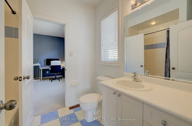 Additional image 23 of 1521 Craigleith Rd