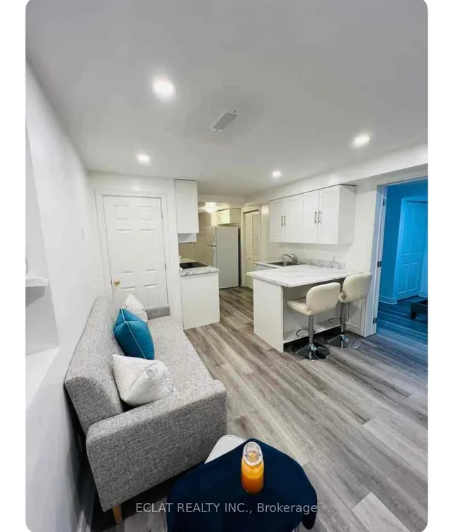 Additional image 31 of 23 Riehm St