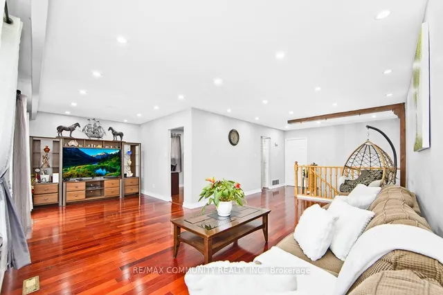 Additional image 11 of 17 Tineta Cres