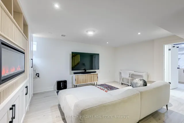 Additional image 30 of 23 Van Stassen Blvd