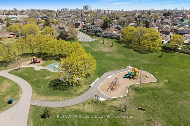 Additional image 41 of 33 Heathrow Dr