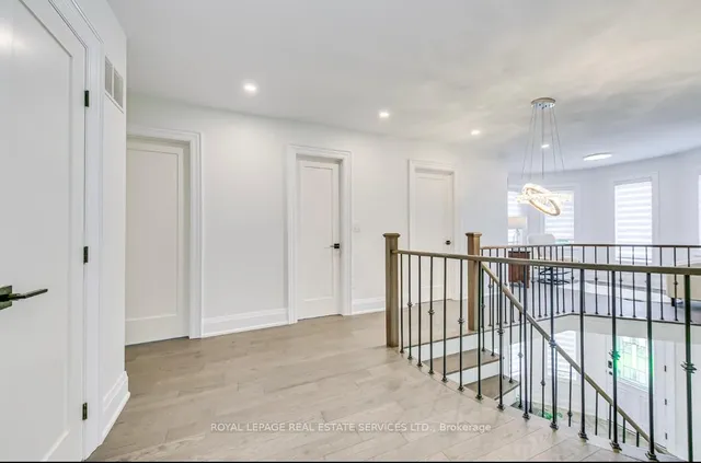 Additional image 20 of 1097 Grandeur Cres