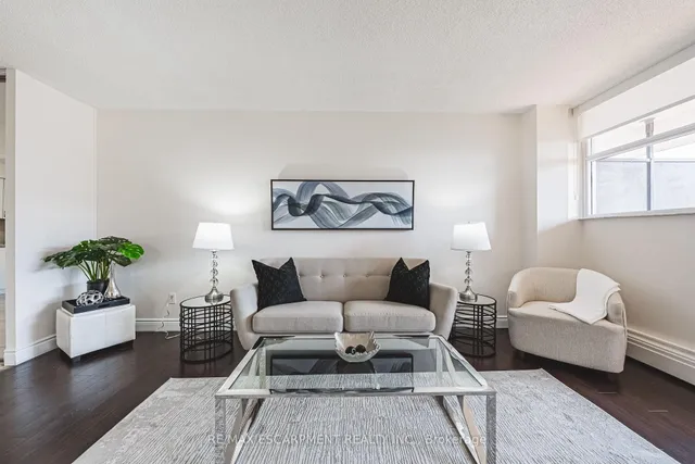 Additional image 7 of 975 WARWICK Crt Unit 706