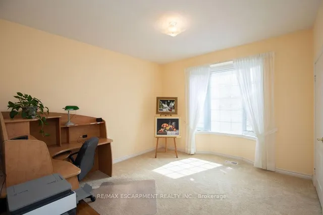 Additional image 38 of 91 Silverbirch Blvd