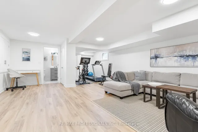 Additional image 33 of 43 Bellman Ave