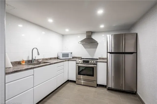 Additional image 47 of 700 Dynes Rd Unit 214