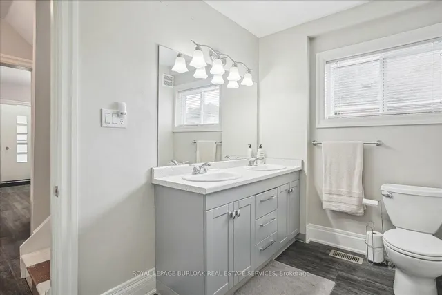 Additional image 24 of 38 Viewpoint Ave