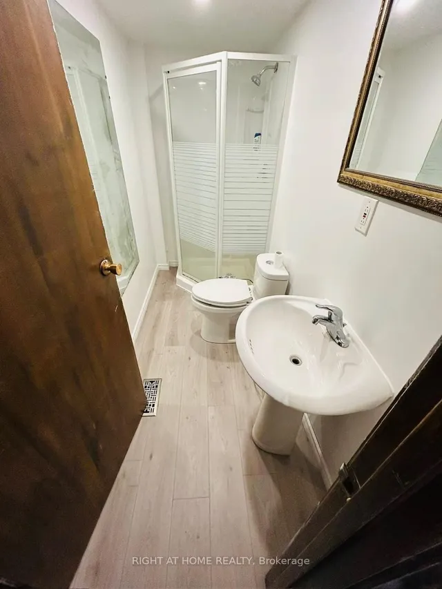 Additional image 41 of 72 Underhill Cres