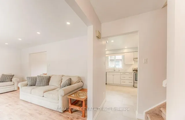 Additional image 6 of 111 Martinglen Cres