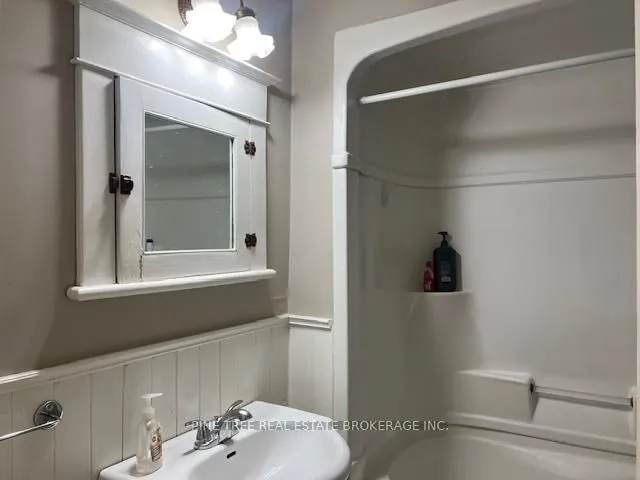 Additional image 6 of 31 Paisley Ave