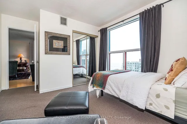 Additional image 20 of 99 Harbour Sq Unit 1812