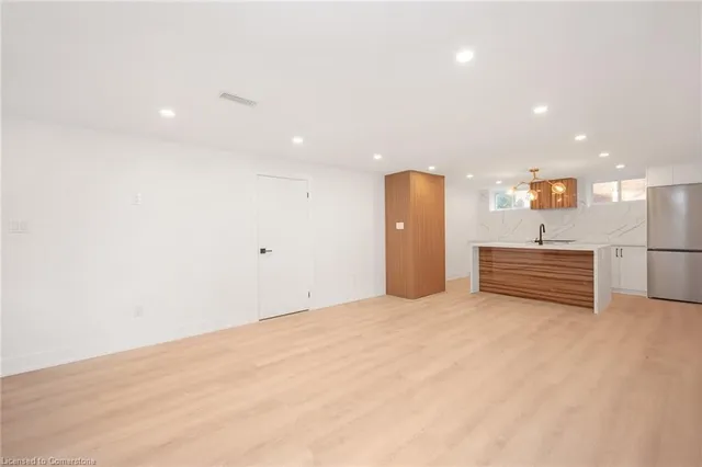 Additional image 6 of 39 Westminster Ave Unit Lower