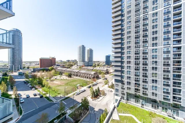 Additional image 9 of 225 Village Green Sq Unit 1004